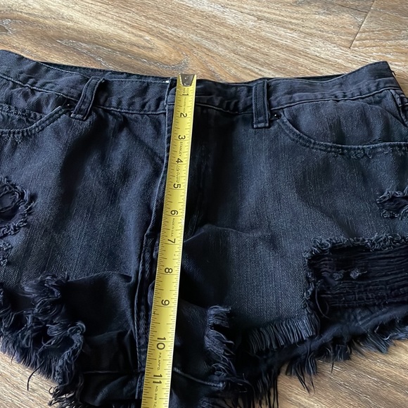 Abercrombie & Fitch High Rise Shorts Distressed - Picture 12 of 12